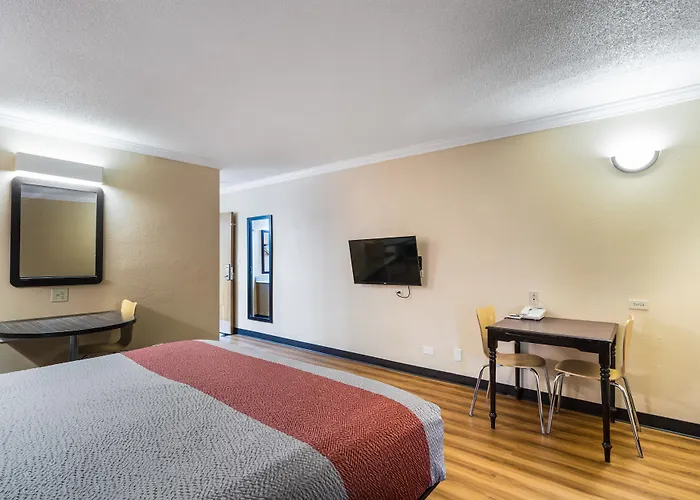 6-libertyville, Il Hotel