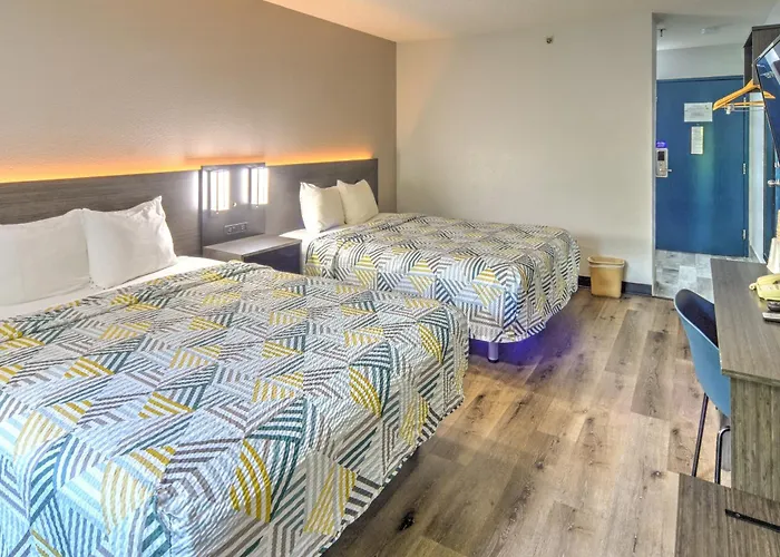 6-libertyville, Il Hotel